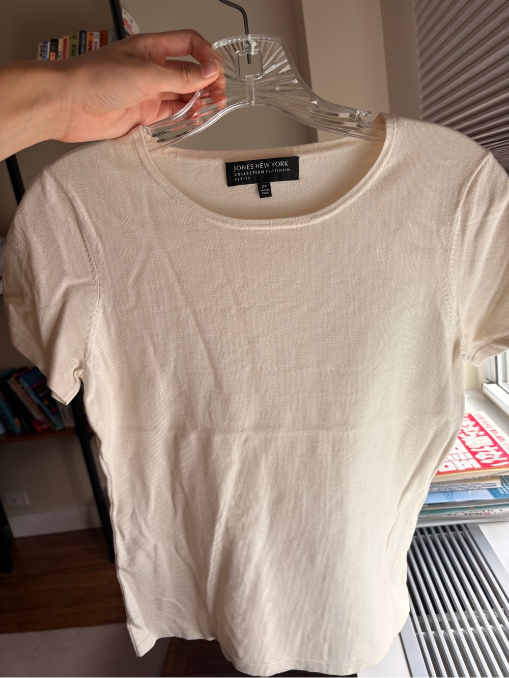 Jones New York Petite Cream Short Sleeve Crewneck Top